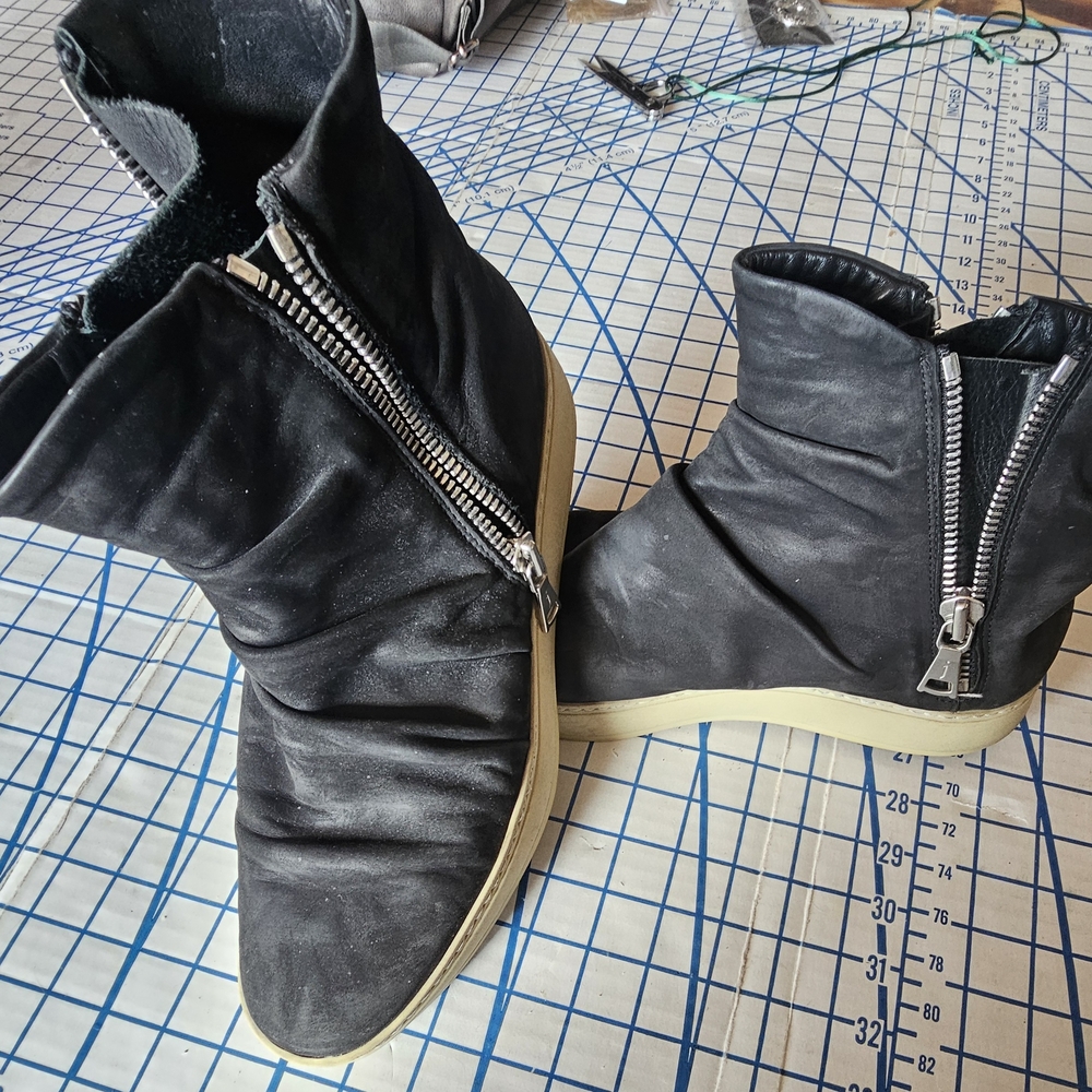 John Varvatos Black Ankle Boots with Zipper and Low Heel